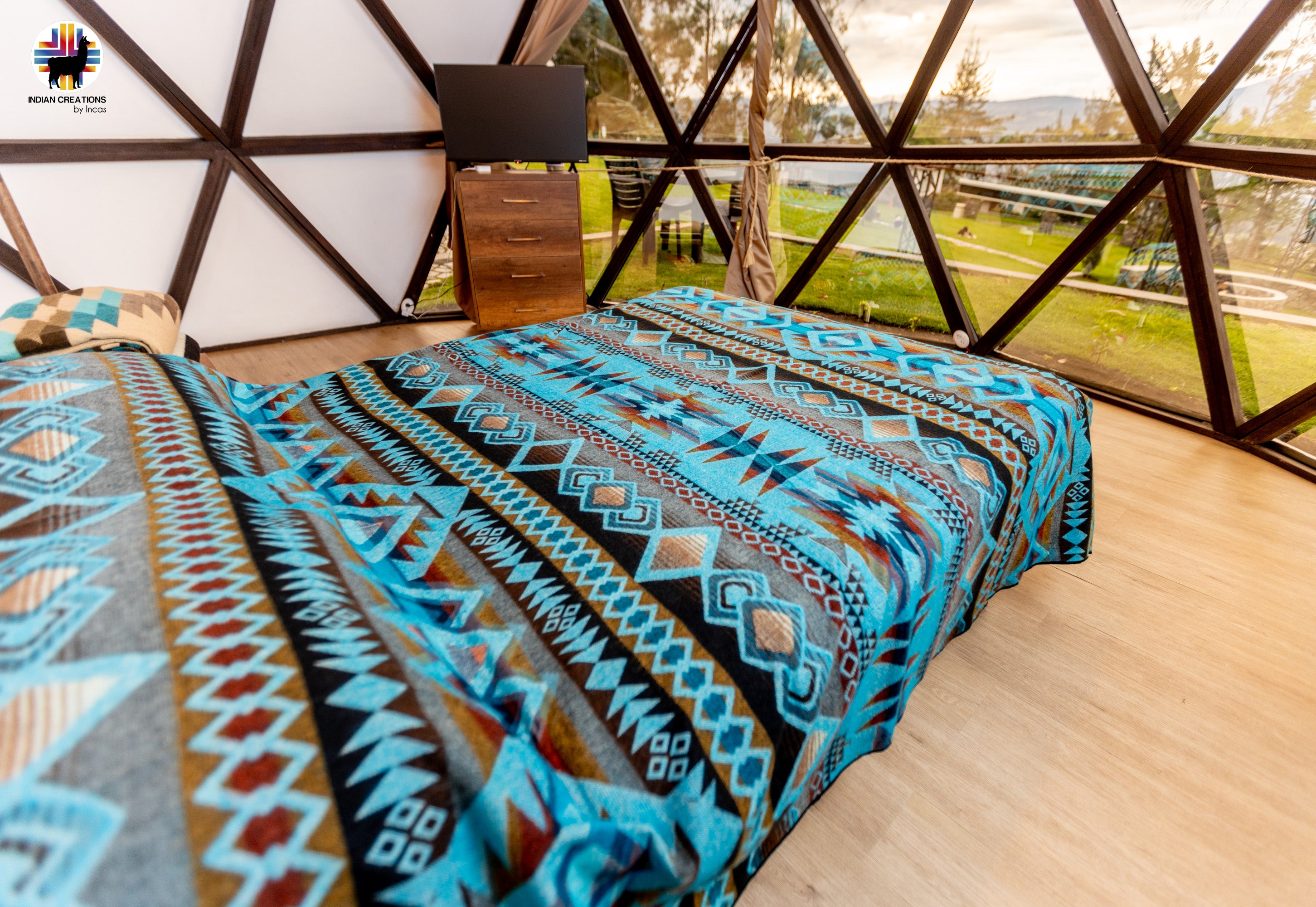 KING SIZE and Heavy-Duty Alpaca Blanket (Blue Morpho)