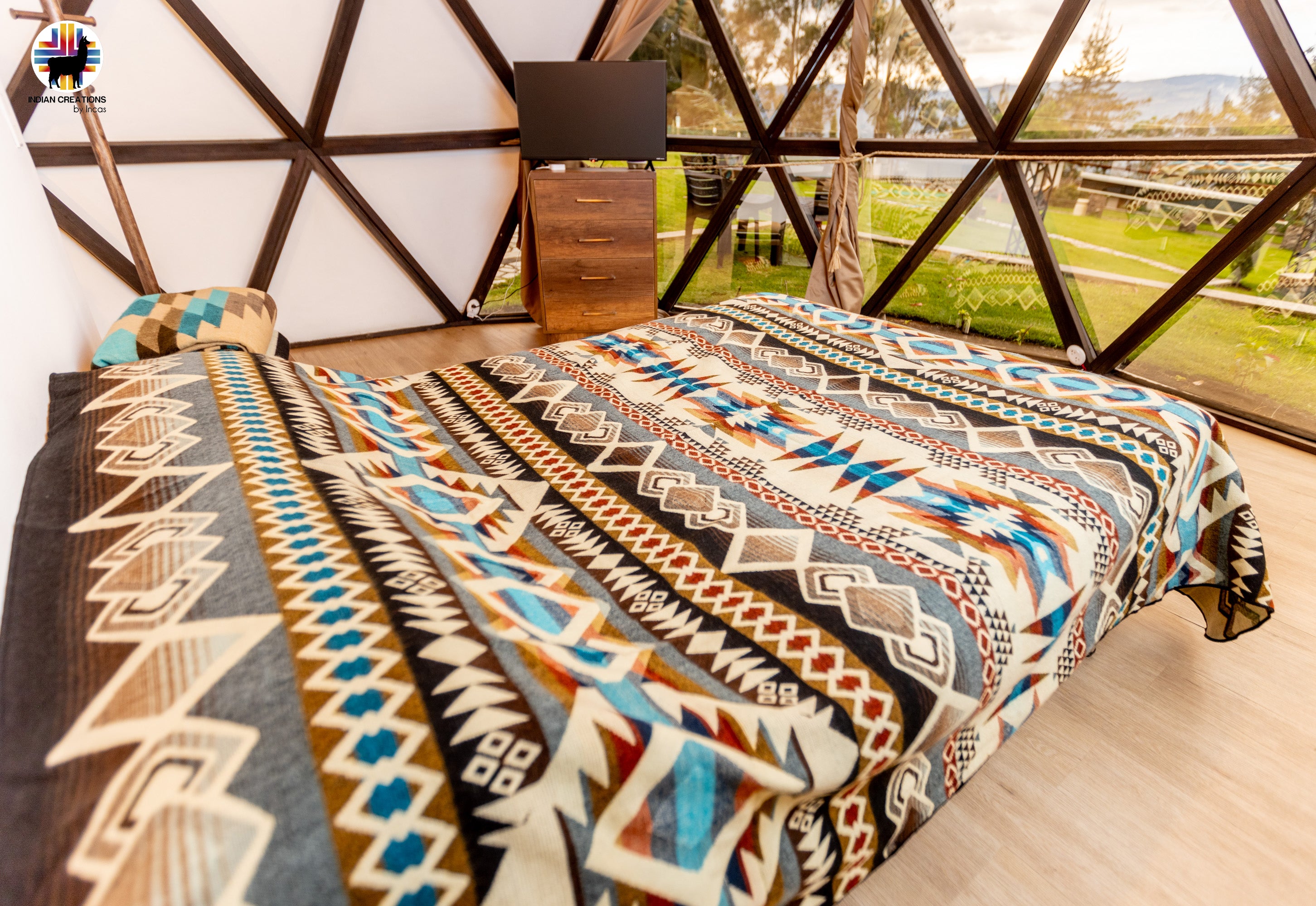 KING SIZE and Heavy-Duty Alpaca Blanket (Peace in the Valley).