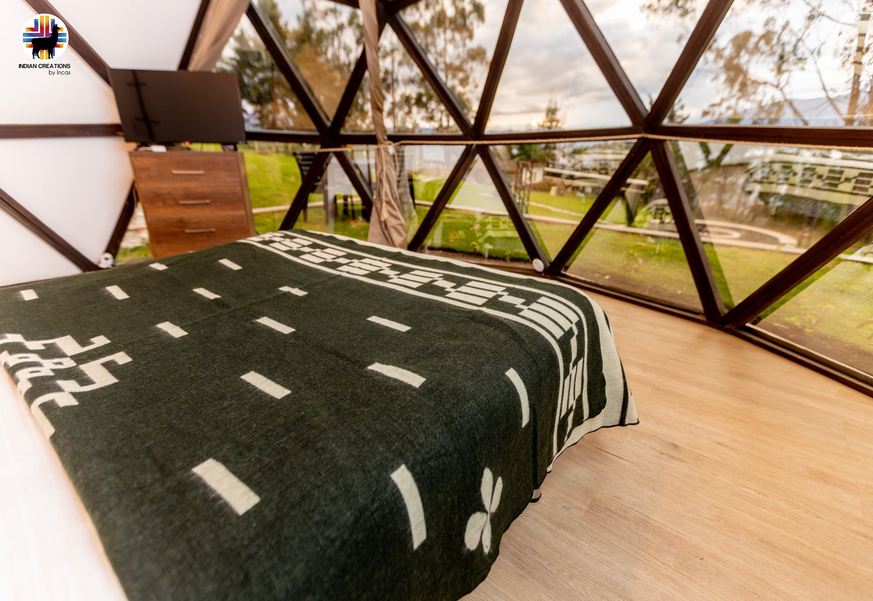 KING SIZE and Heavy-Duty Alpaca Blanket (Chrysanthemum)