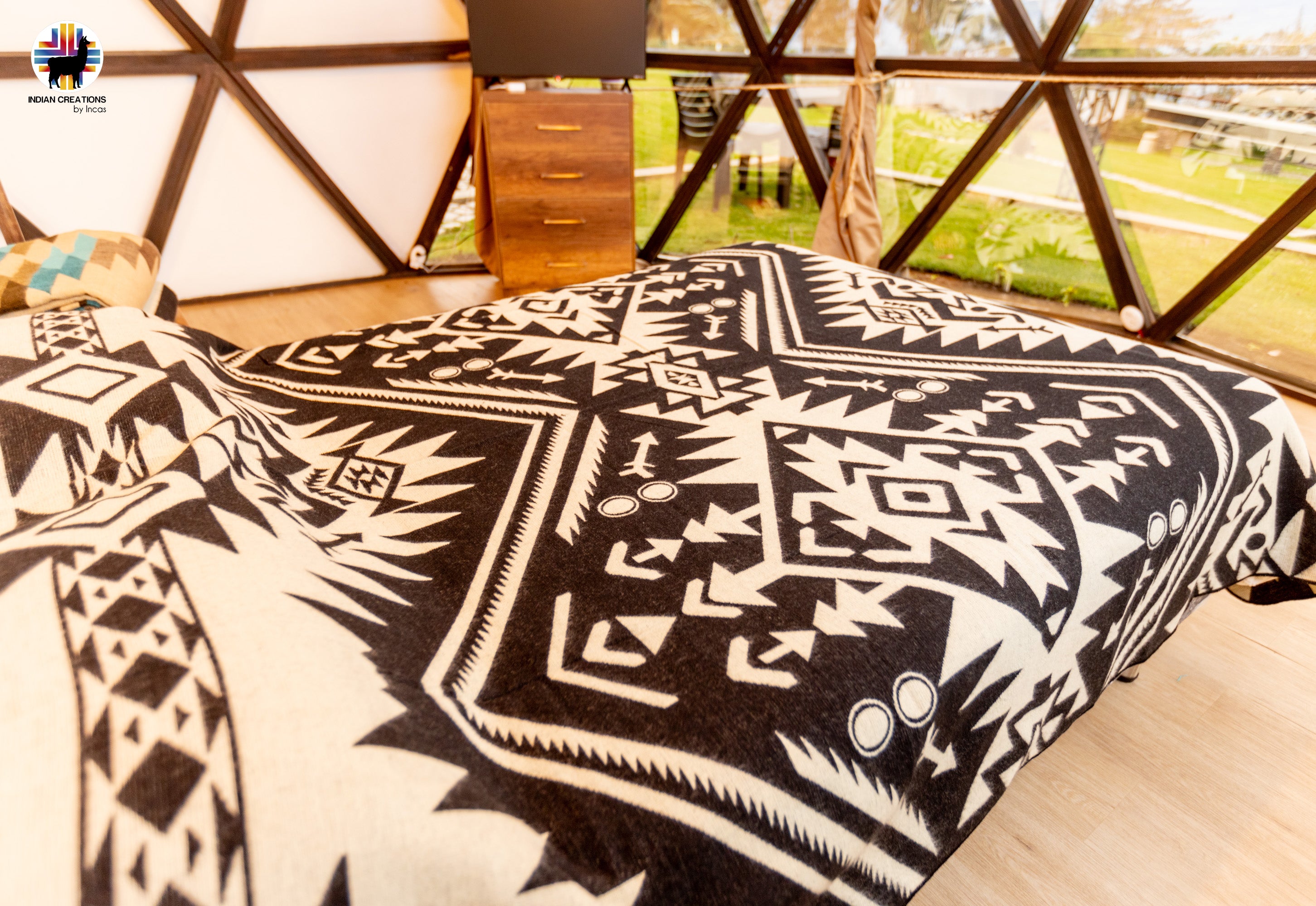 KING SIZE and Heavy-Duty Alpaca Blanket (Black Raven)