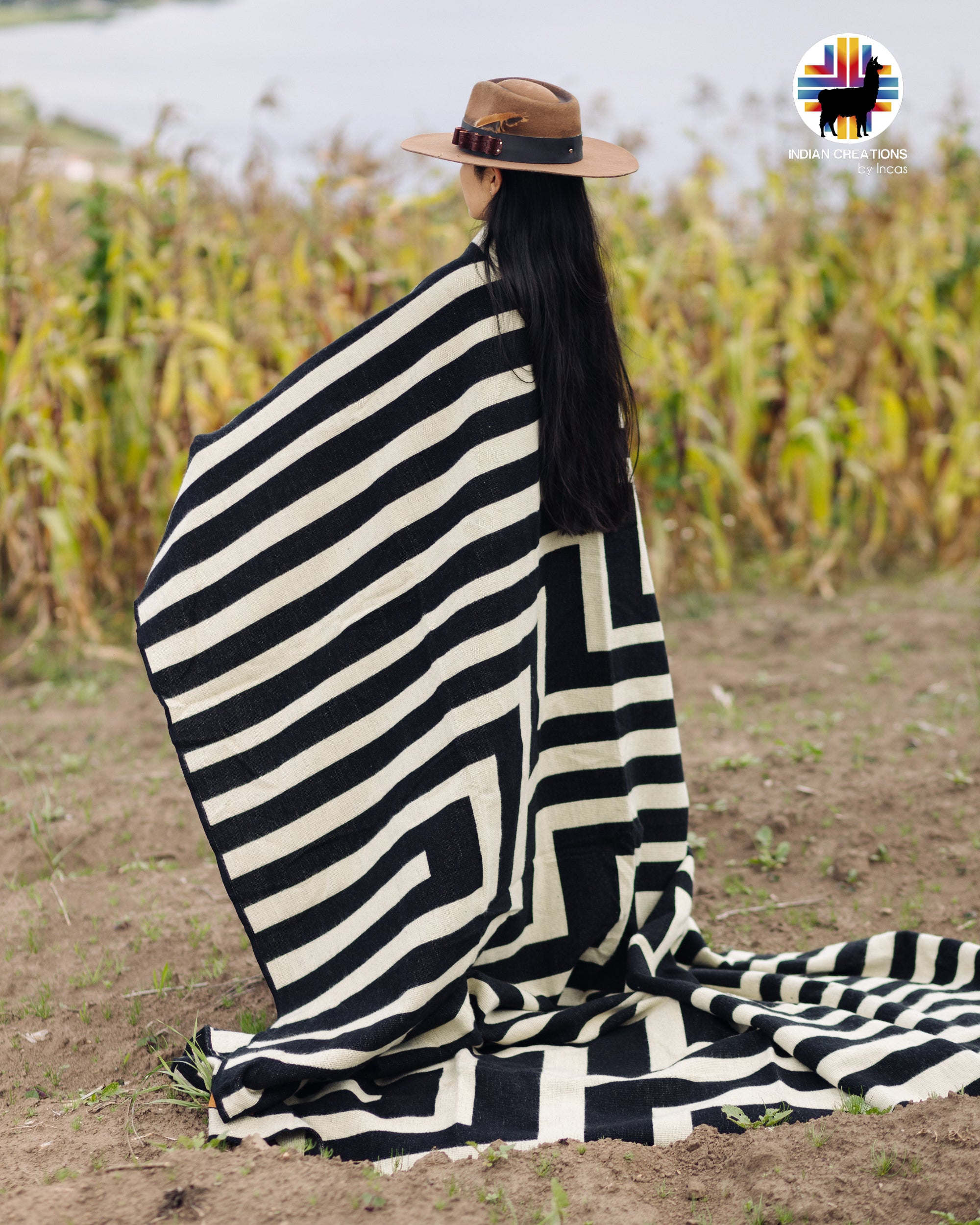 KING SIZE and Heavy-Duty Alpaca Blanket (Hippo Tigris).
