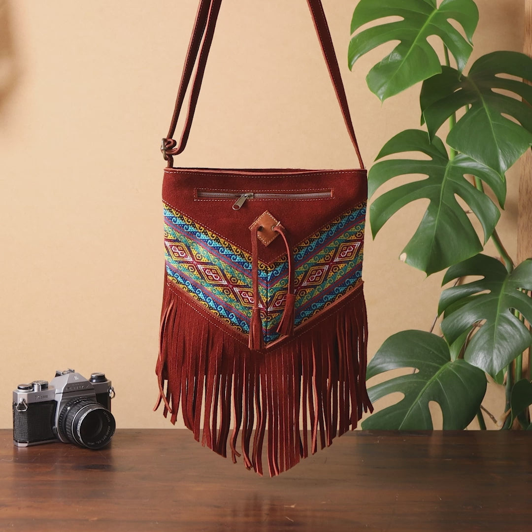 Suede Leather Cross-body Purse. Handcrafted by Indigenous Hands. Chic Purse. Hippie & Bohemian Style. FREE SHIPPING! Gift Ideas
