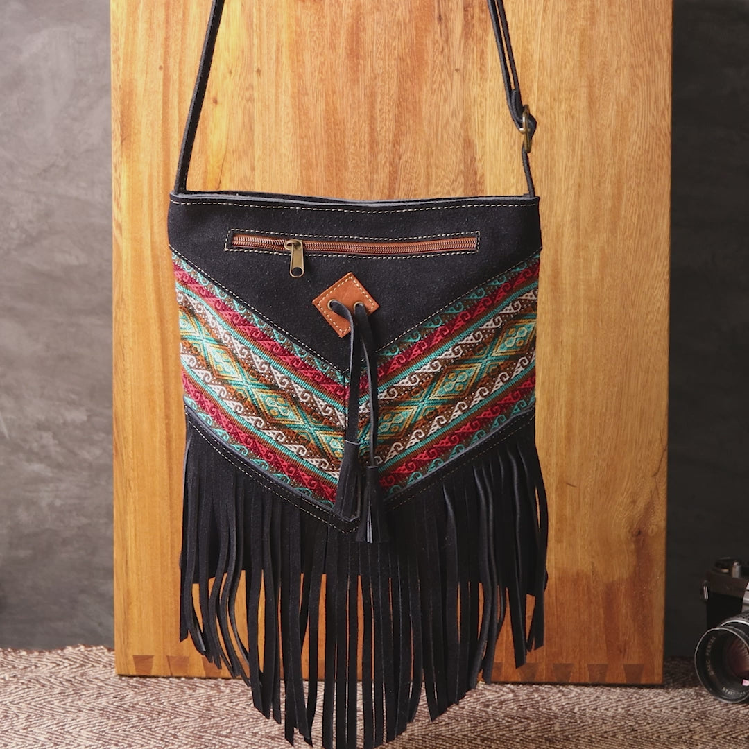 Suede Leather Cross-body Purse. Handcrafted by Indigenous Hands. Chic Purse. Hippie & Bohemian Style. FREE SHIPPING! Gift Ideas